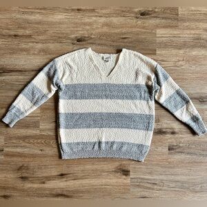 Knox Rose Boucle V-Neck Sweater EUC